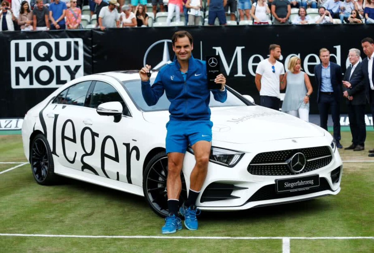 VIDEO + FOTO Roger Federer se impune la Stuttgart și ajunge la un numărul INCREDIBIL de turnee câștigate » Premiul special primit de la organizatori