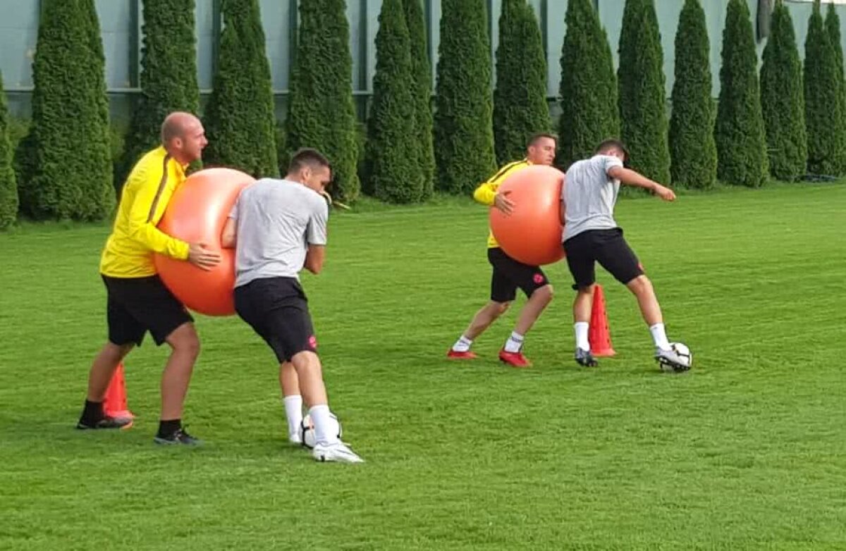 VIDEO Surpriză pentru steliști în cantonamentul din Brașov » Teixeira, cel mai iubit jucător din lot: cererea specială a unui copil