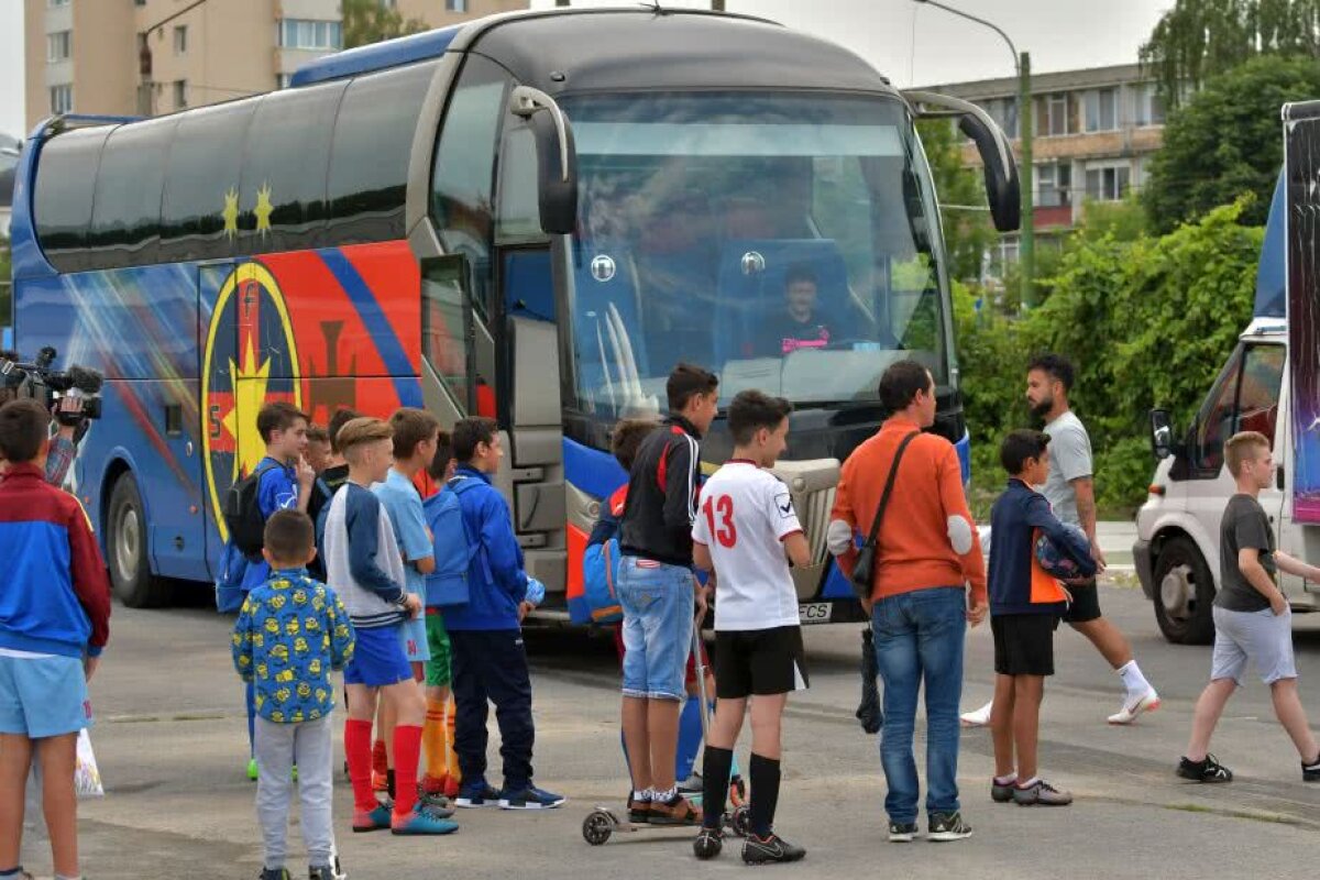 Corespondență GSP din Brașov » FOTO Imagini din cantonamentul FCSB-ului: ce metode inedite de antrenament au folosit fotbaliștii lui Dică