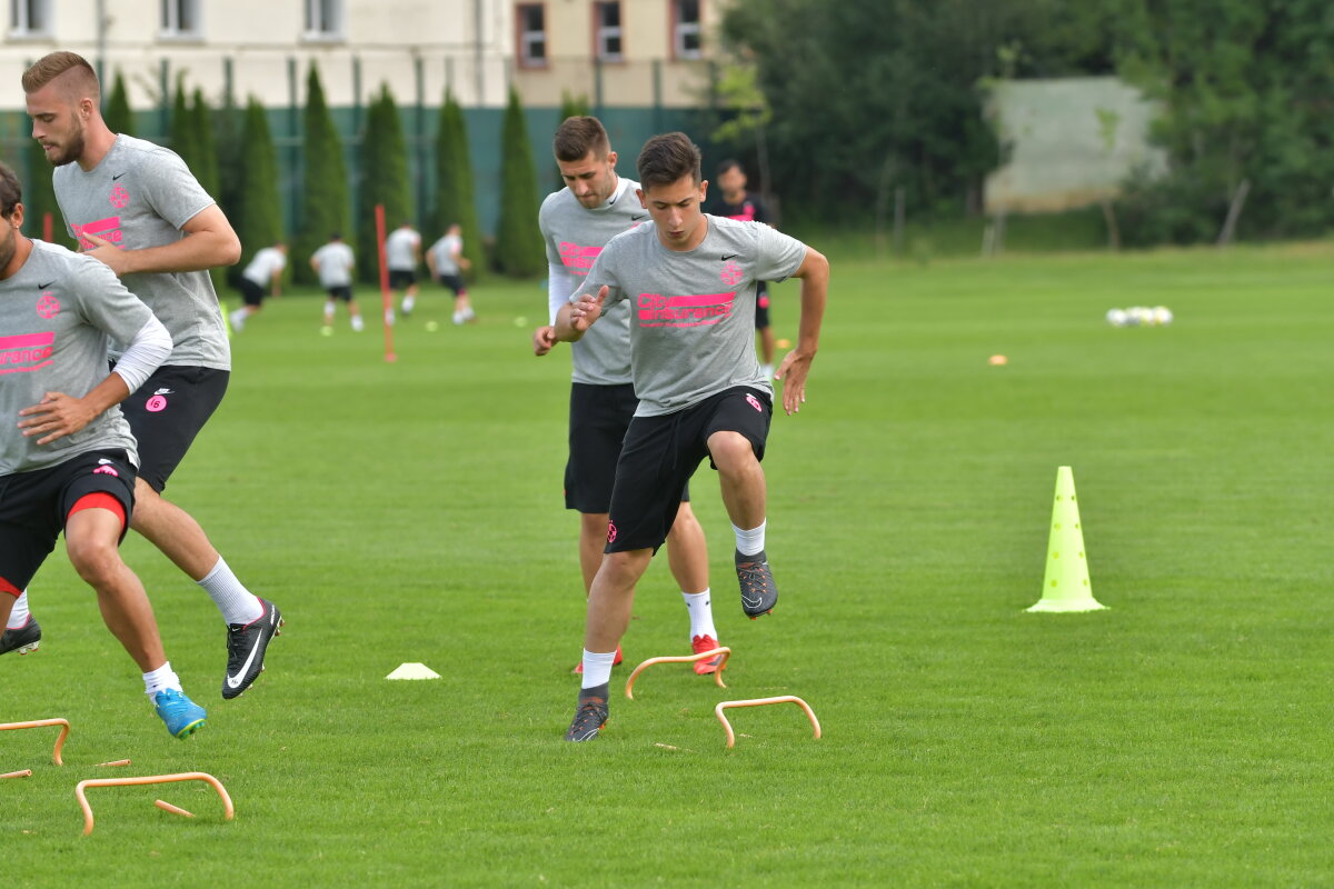 Corespondență GSP din Brașov » FOTO Imagini din cantonamentul FCSB-ului: ce metode inedite de antrenament au folosit fotbaliștii lui Dică