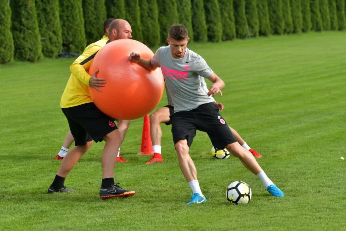 Corespondență GSP din Brașov » FOTO Imagini din cantonamentul FCSB-ului: ce metode inedite de antrenament au folosit fotbaliștii lui Dică