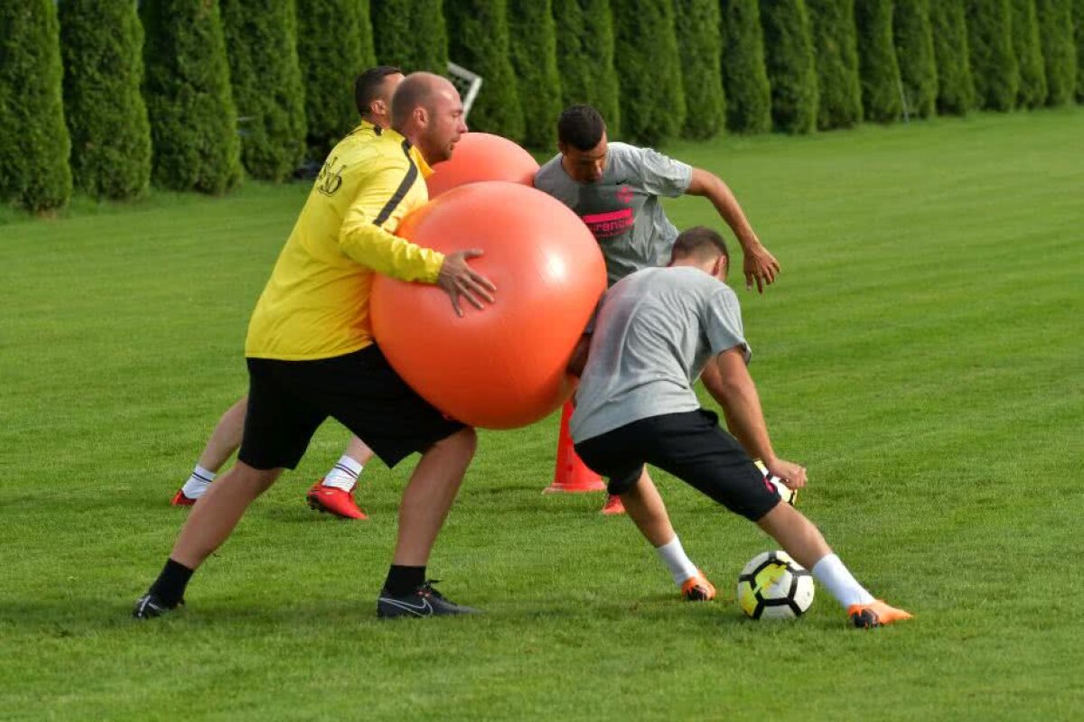 Corespondență GSP din Brașov » FOTO Imagini din cantonamentul FCSB-ului: ce metode inedite de antrenament au folosit fotbaliștii lui Dică