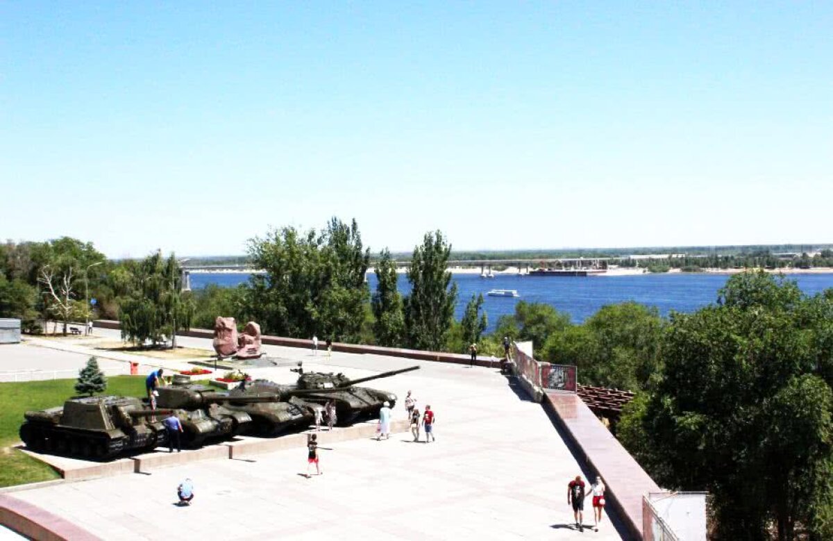 CORESPONDENȚĂ DIN RUSIA // VIDEO&FOTO Lecție de istorie la moara Grudinina » Doar ea a rămas în picioare la Stalingrad!