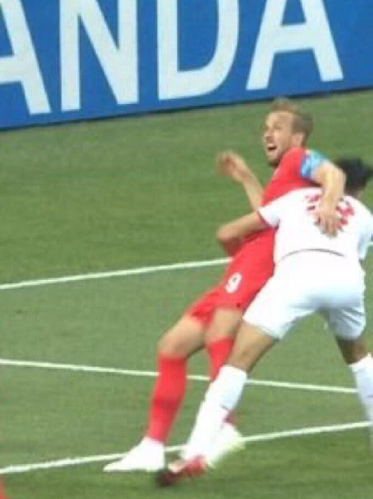 FOTO Scandal la Anglia - Tunisia » Două penalty-uri refuzate englezilor!