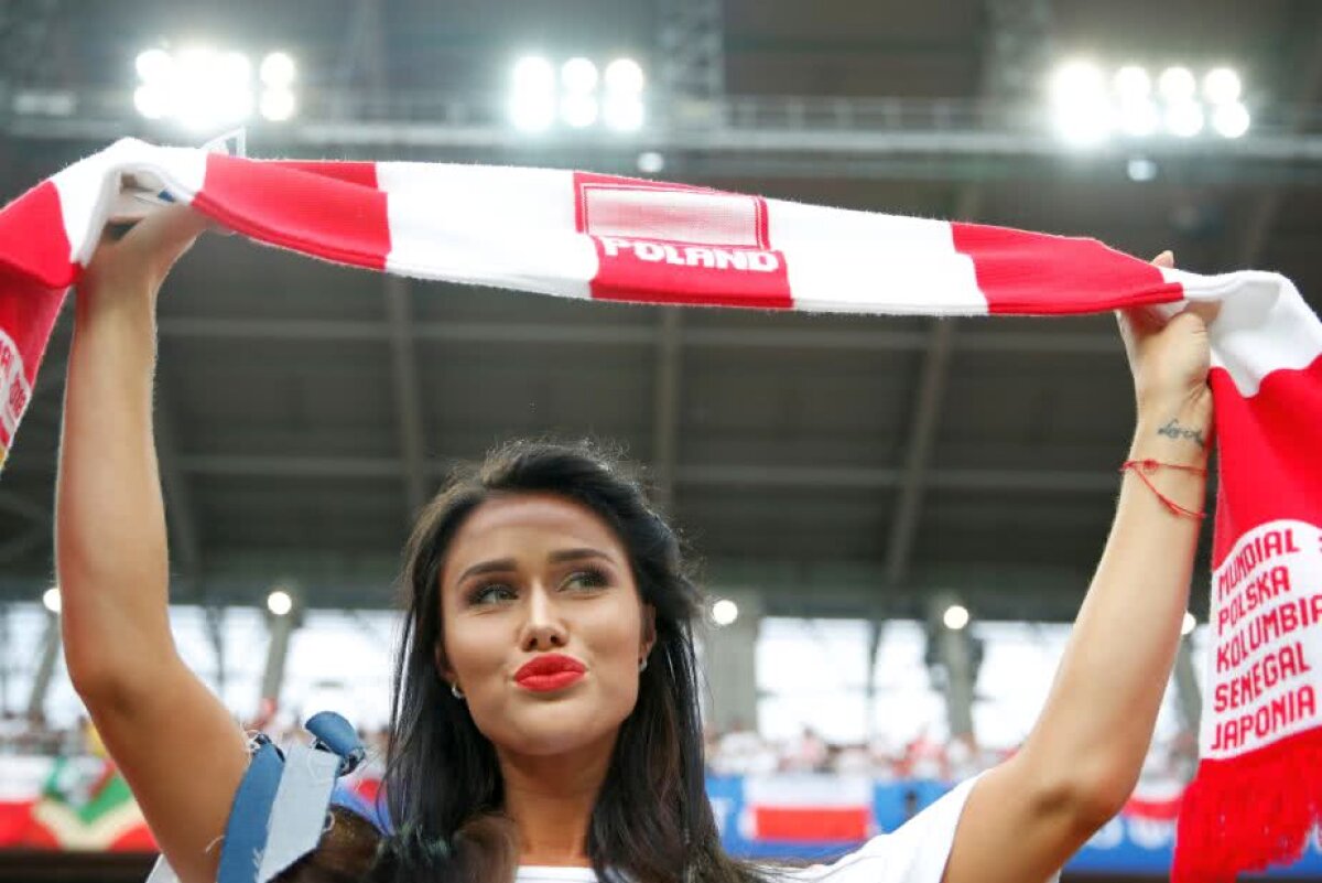 FOTO Fanele Poloniei au încins atmosfera la meciul cu Senegal! Printre ele sunt și iubitele fotbaliștilor 