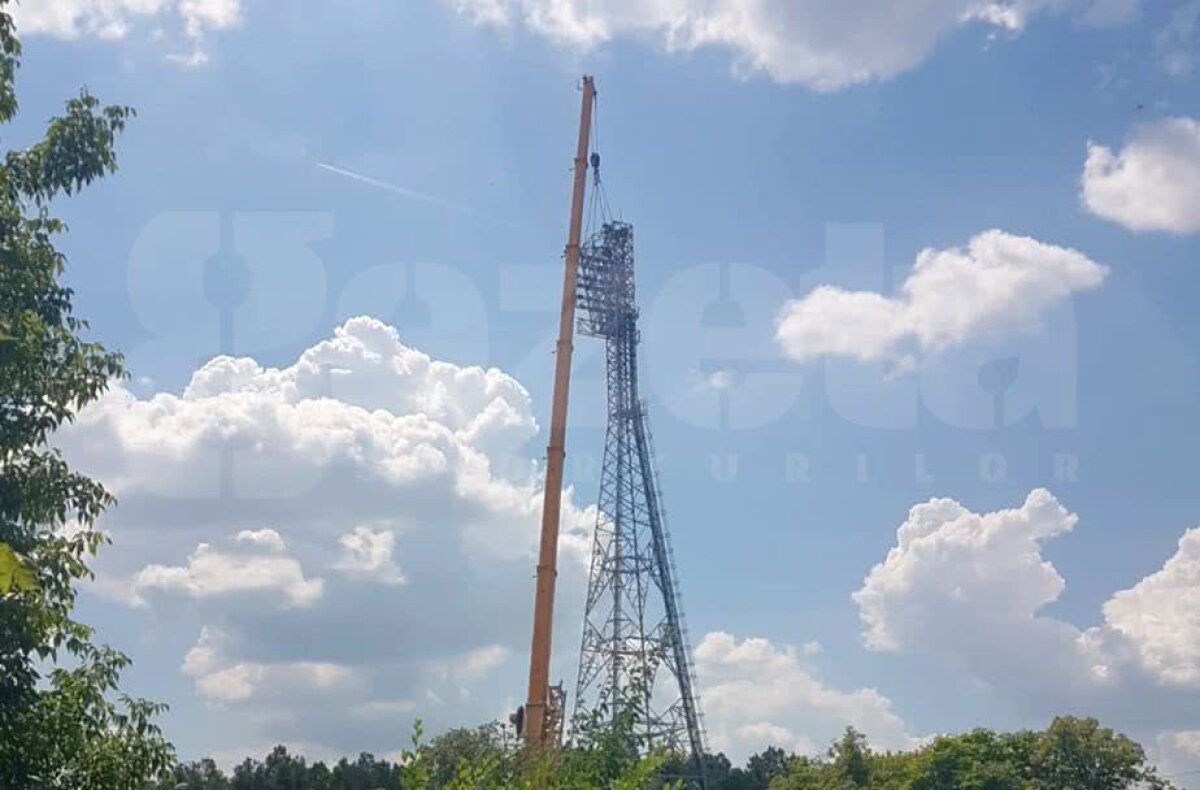 GALERIE FOTO Macarale râd în Ghencea argintii » Imagini de azi de la demolarea arenei roș-albastre: stâlpii de nocturnă, puși la pământ
