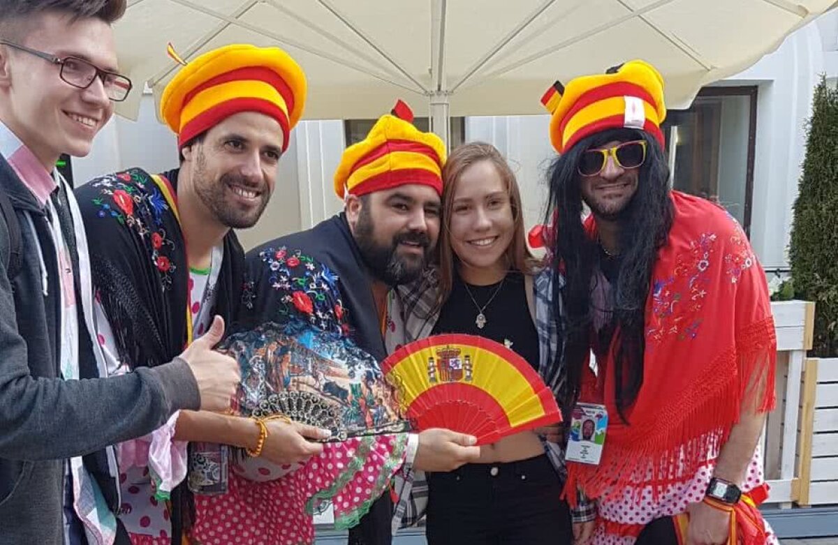 Corespondență GSP din Rusia » FOTO + VIDEO Atmosferă superbă înainte de Iran - Spania » Cum s-au distrat fanii celor două echipe