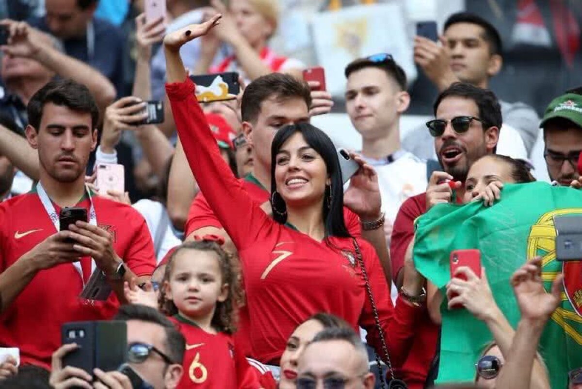 FOTO Cristiano impresionează pe teren, iubita lui în tribună » Georgina a făcut senzație la Portugalia - Maroc 1-0