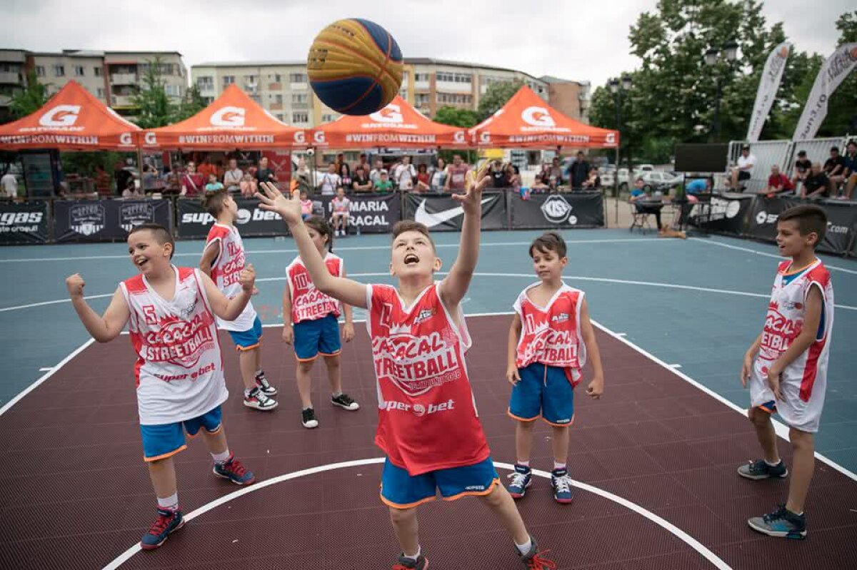 GALERIE FOTO » Pușcașii marini au luat la țintă coșul de baschet la Caracal Streetball