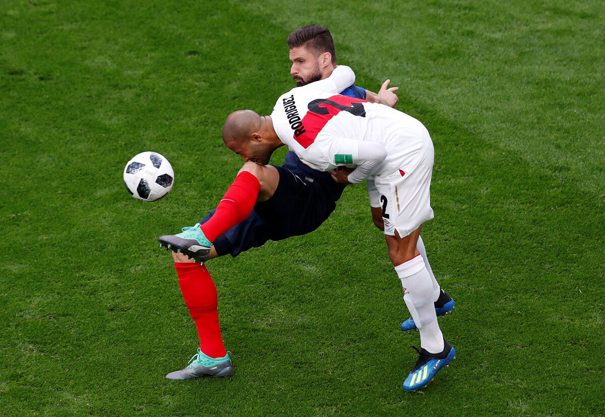 VIDEO+FOTO Franța trece cu emoții de Peru și se califică în optimile de finală ale Campionatului Mondial!
