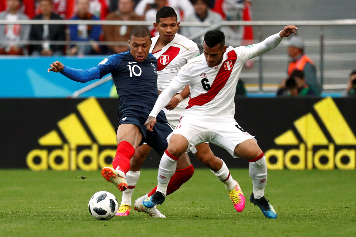 VIDEO+FOTO Franța trece cu emoții de Peru și se califică în optimile de finală ale Campionatului Mondial!