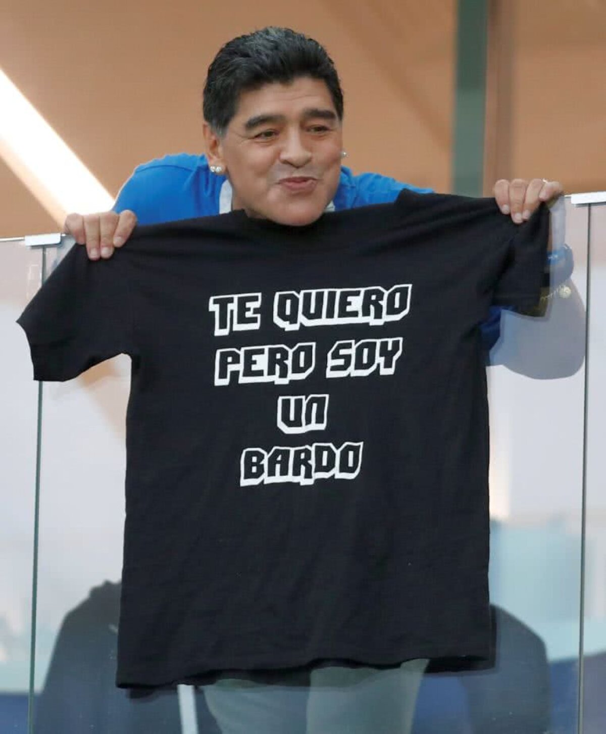 VIDEO+FOTO "Te iubesc, dar sunt un nenorocit" » Maradona-show la oficială!