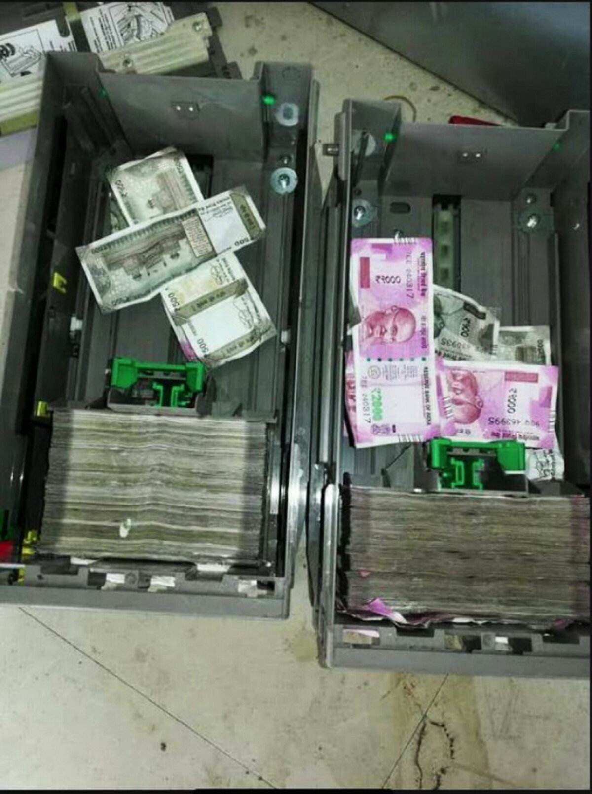 Bancomat atacat de șoareci » Au ros bancnote de peste 18.000 de dolari!