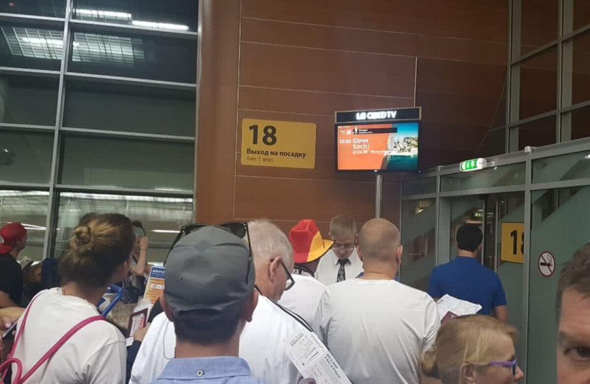 Corespondență GSP din Rusia  » VIDEO + FOTO Aeroportul nesiguranței și amuzamentului » Nemții s-au enervat înainte de zborul spre Soci, iar suedezii s-au ținut de glume