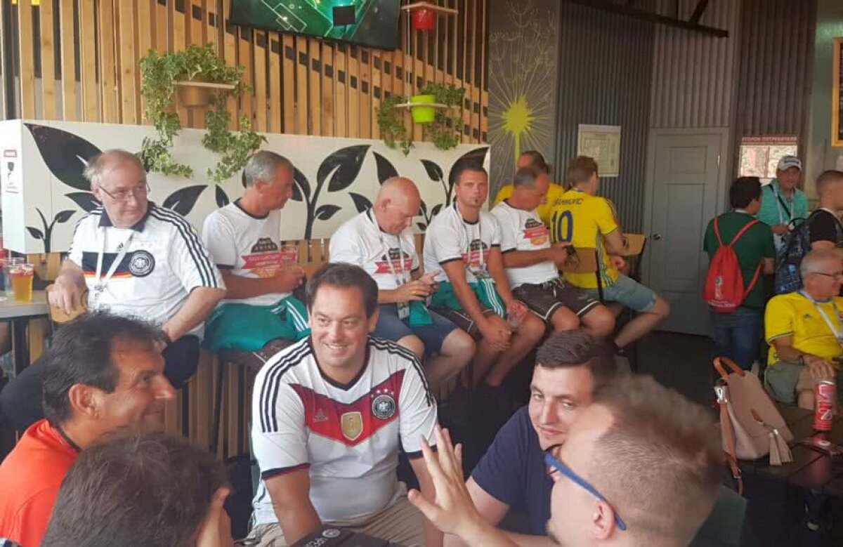 Corespondență GSP din Rusia » VIDEO + FOTO Fanii Germaniei și Suediei au dat recital la Soci înainte de meciul direct: au cântat și au băut împreună » Un suedez, dans spectaculos în fața unei rusoaice