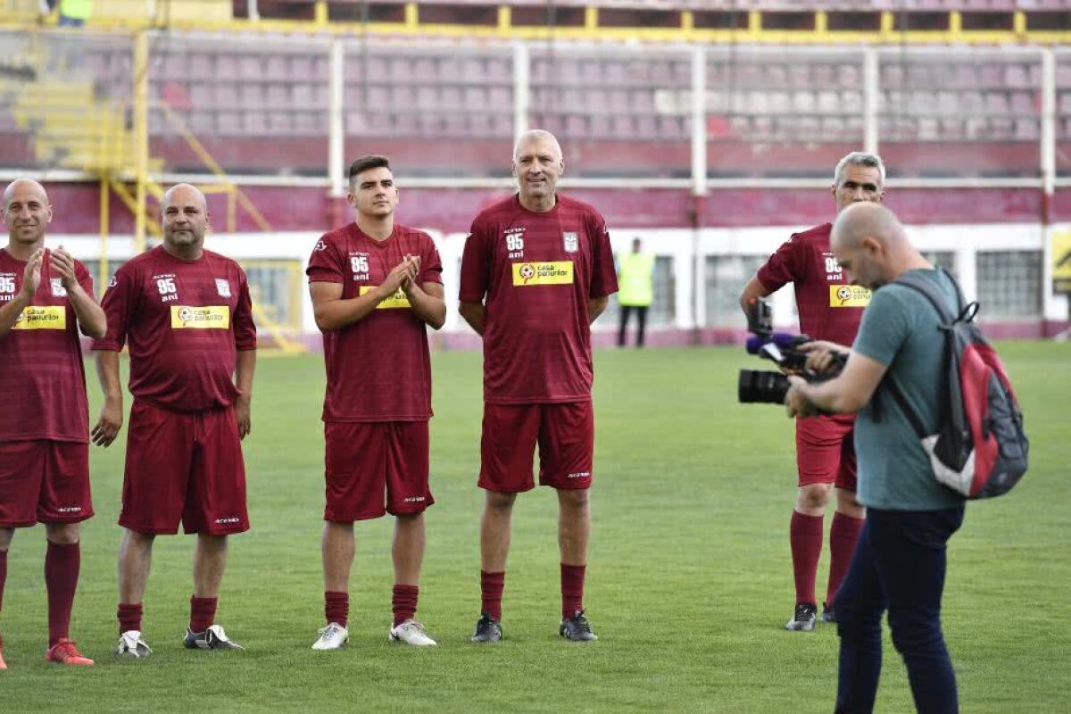 FOTO Farmecul Vieții 95! Rapid a promovat în Liga a 3-a » Spectacol EXTRAORDINAR pe Giulești