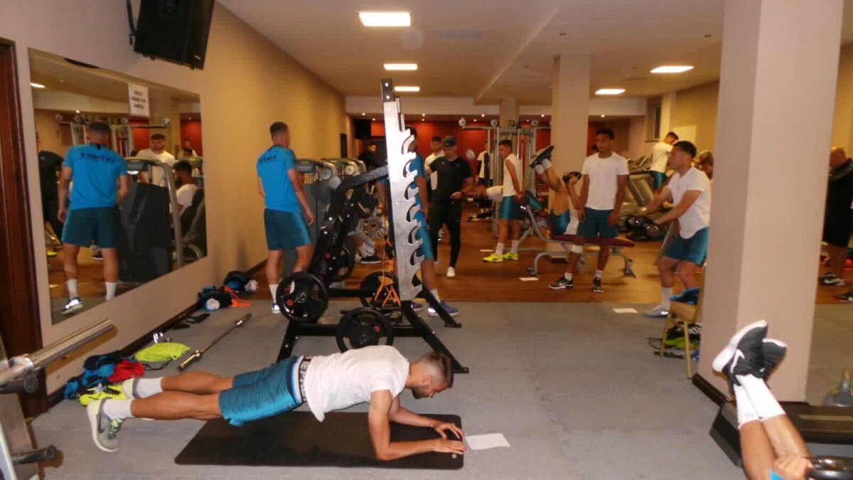 GALERIE FOTO & VIDEO Viitorul a început pregătirea în cantonamentul din Polonia » Execuție surpriză la antrenament!