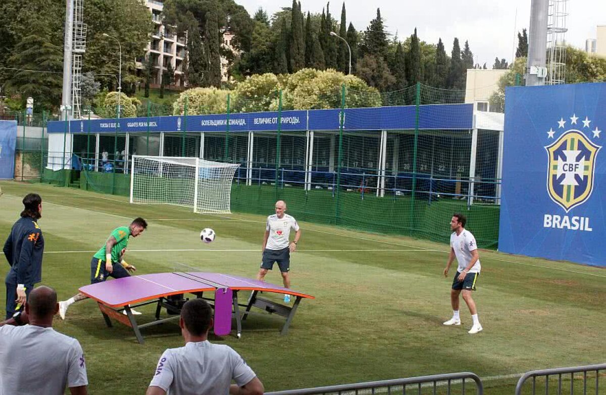 CORESPONDENȚĂ DIN RUSIA // VIDEO Bucuria de a vedea jogo bonito la antrenament » Brazilienii vorbesc despre Lucescu, nu despre Hagi: "Antrenorul străin care ne-a ajutat cel mai mult"