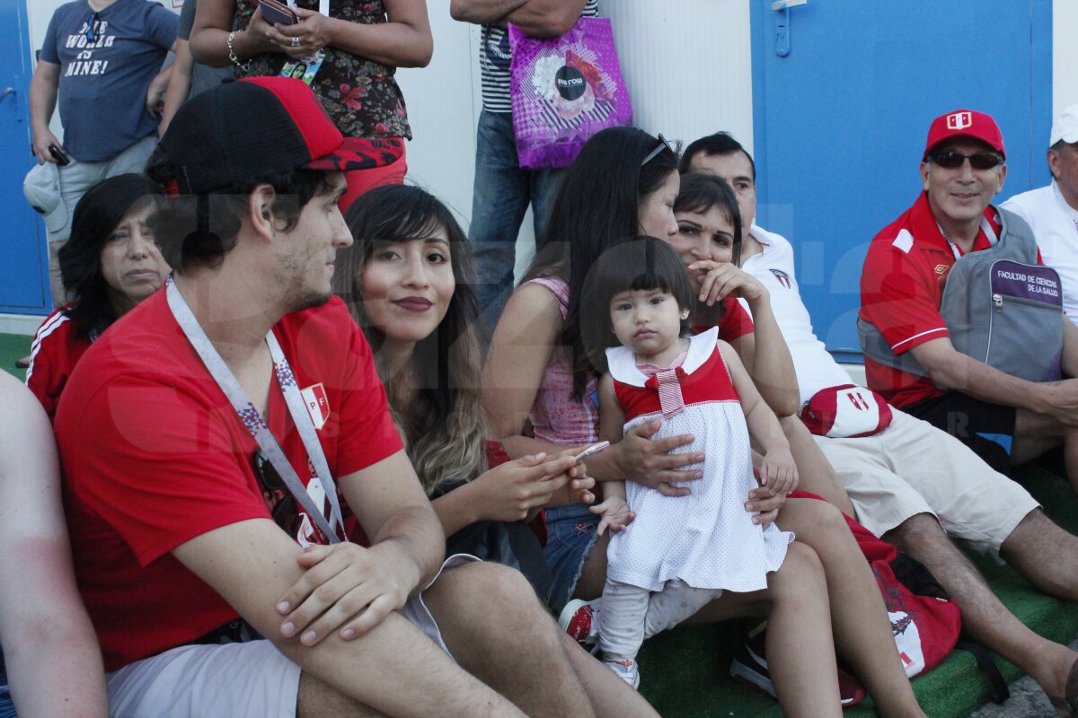 CORESPONDENȚĂ DIN RUSIA // VIDEO + FOTO Fan fest cu mulți copii și fete frumoase » Cum au sărbătorit brazilienii și peruanii golul Japoniei