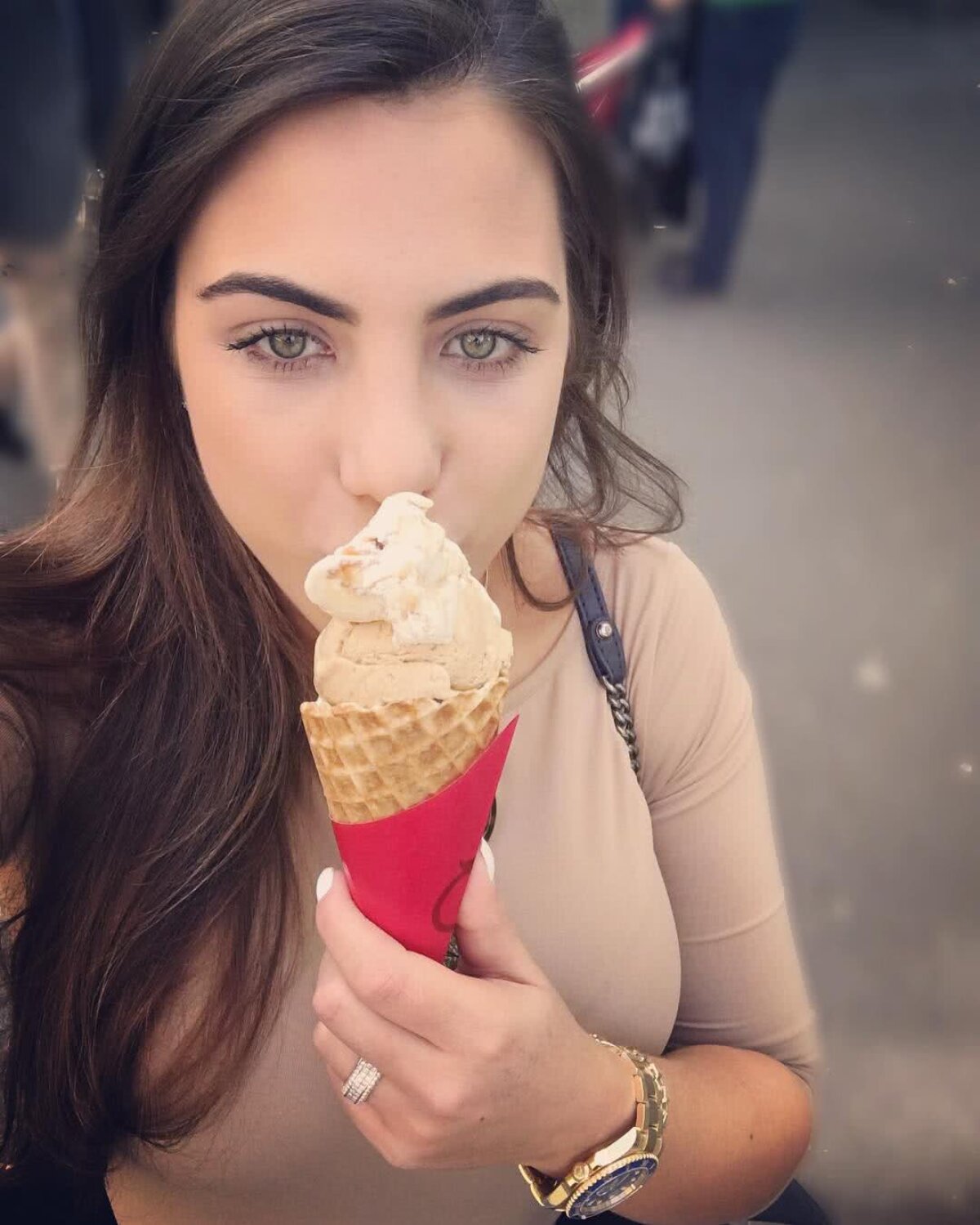 GALERIE FOTO Cea mai sexy soție de la CM sare la gâtul selecționerului Tite » Îl acuză că l-a rupt: "Va rata restul turneului!"