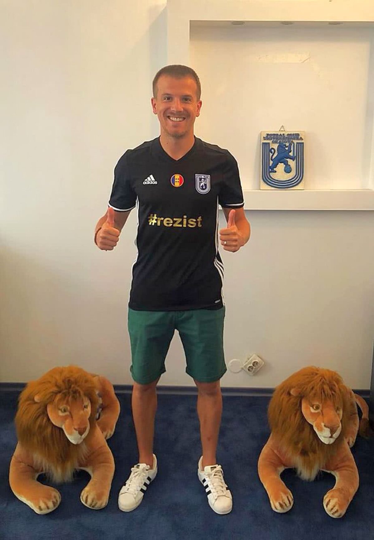 OFICIAL FC U Craiova 1948 și-a prezentat noile transferuri » Primele imagini cu jucătorii în tricoul Craiovei