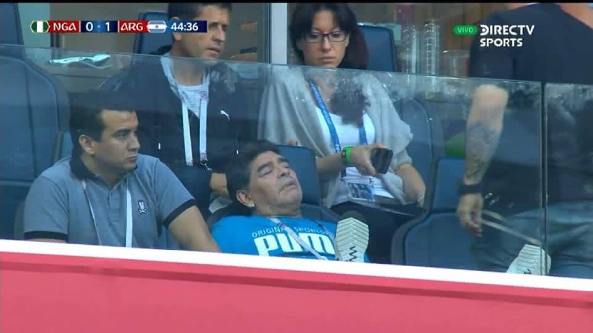 FOTO + VIDEO ȘOCANT! Imagini INCREDIBILE cu Maradona în prim-plan! A fost cărat pe brațe la finalul victoriei Argentinei!