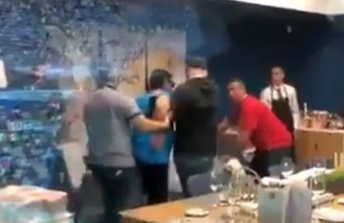 FOTO + VIDEO ȘOCANT! Imagini INCREDIBILE cu Maradona în prim-plan! A fost cărat pe brațe la finalul victoriei Argentinei!