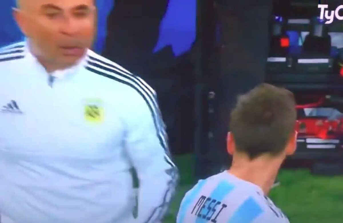 VIDEO Imagini incredibile în Nigeria - Argentina » Selecționerul Sampaoli îl întreabă pe Messi ce schimbare să facă