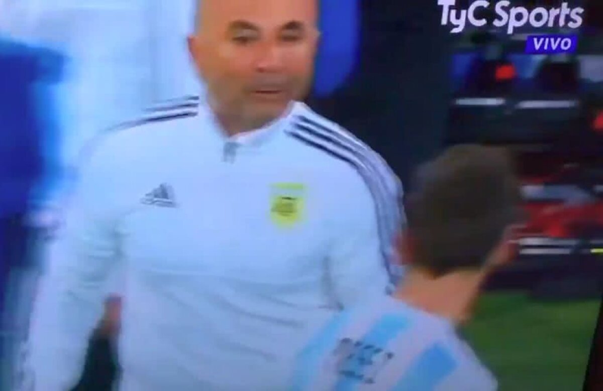 VIDEO Imagini incredibile în Nigeria - Argentina » Selecționerul Sampaoli îl întreabă pe Messi ce schimbare să facă