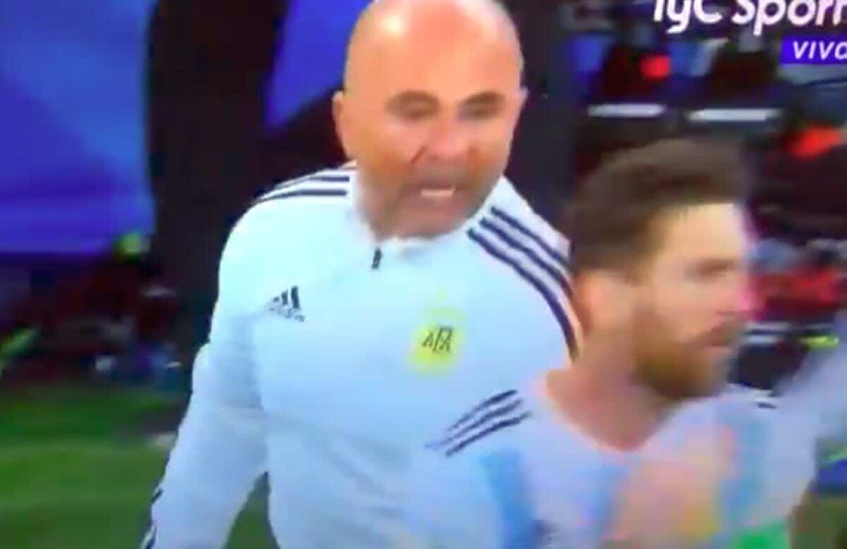 VIDEO Imagini incredibile în Nigeria - Argentina » Selecționerul Sampaoli îl întreabă pe Messi ce schimbare să facă