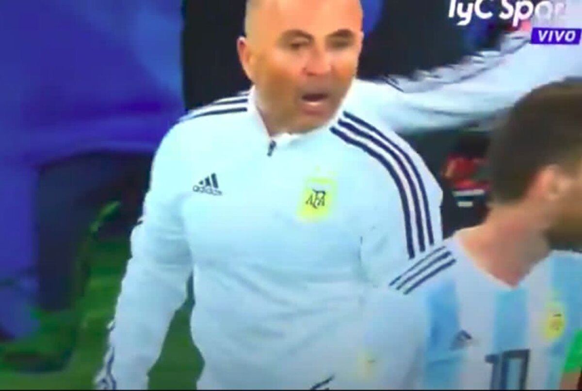 VIDEO Imagini incredibile în Nigeria - Argentina » Selecționerul Sampaoli îl întreabă pe Messi ce schimbare să facă