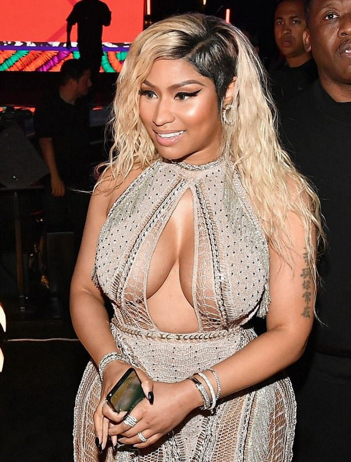 GALERIE FOTO Nicki Minaj, cu sânii aproape goi la un eveniment important