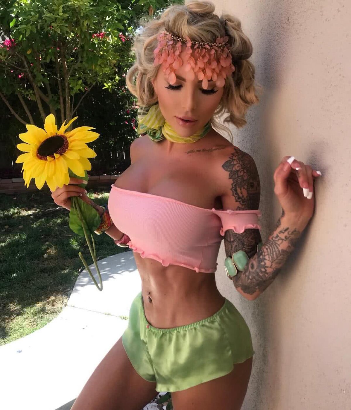 ATENȚIE, galerie foto INTERZISĂ MINORILOR! Jessica e demențial de frumoasă și a renunțat complet la haine
