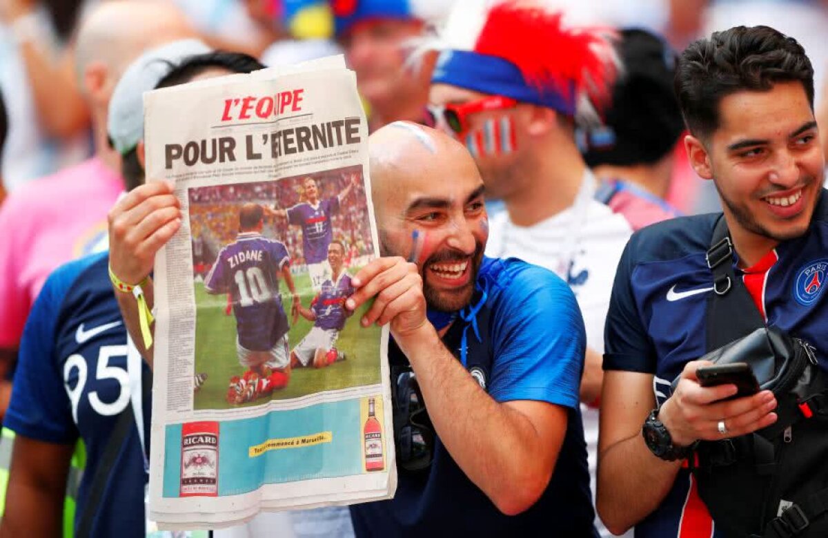 FOTO "Pentru eternitate" » Cum a fost surprins un fan al Franței în tribune, la 20 de ani de la ultimul Mondial câștigat de "cocoși"