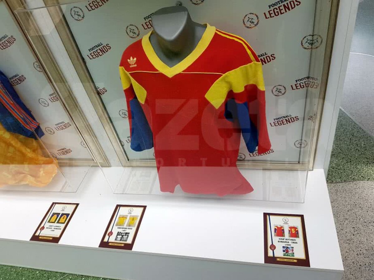 GALERIE FOTO Doi microbiști români au organizat un mini-muzeu al fotbalului » Cum s-au cunoscut și cum au adunat o mie de tricouri legendare