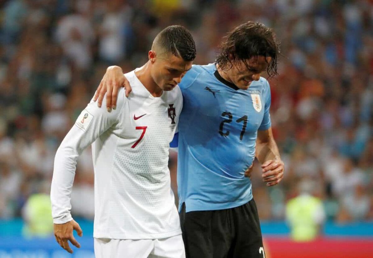 GALERIE FOTO Too much class in one picture! Imaginea serii: Gestul lui Ronaldo față de Cavani: "Voia să se asigure că iese" :D
