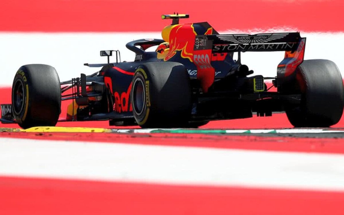 FORMULA 1 //  Max Verstappen câștigă Marele Premiu al Austriei » Lewis Hamilton abandonează și cade de pe primul loc la general