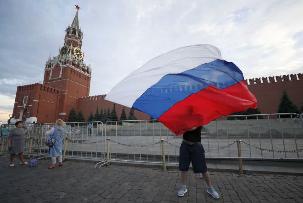 GALERIE FOTO Petrecere pe străzi și la metrou în Rusia! Imagini de la bucuria fanilor ruși după succesul istoric cu Spania 