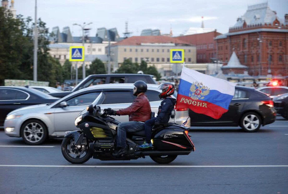 GALERIE FOTO Petrecere pe străzi și la metrou în Rusia! Imagini de la bucuria fanilor ruși după succesul istoric cu Spania 