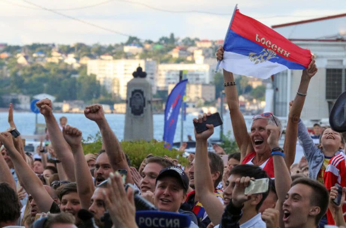 GALERIE FOTO Petrecere pe străzi și la metrou în Rusia! Imagini de la bucuria fanilor ruși după succesul istoric cu Spania 