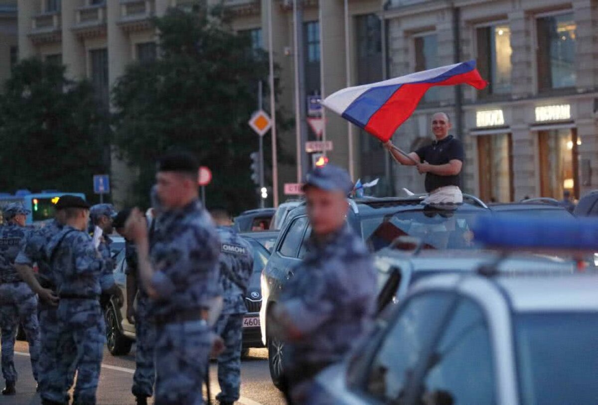 GALERIE FOTO Petrecere pe străzi și la metrou în Rusia! Imagini de la bucuria fanilor ruși după succesul istoric cu Spania 