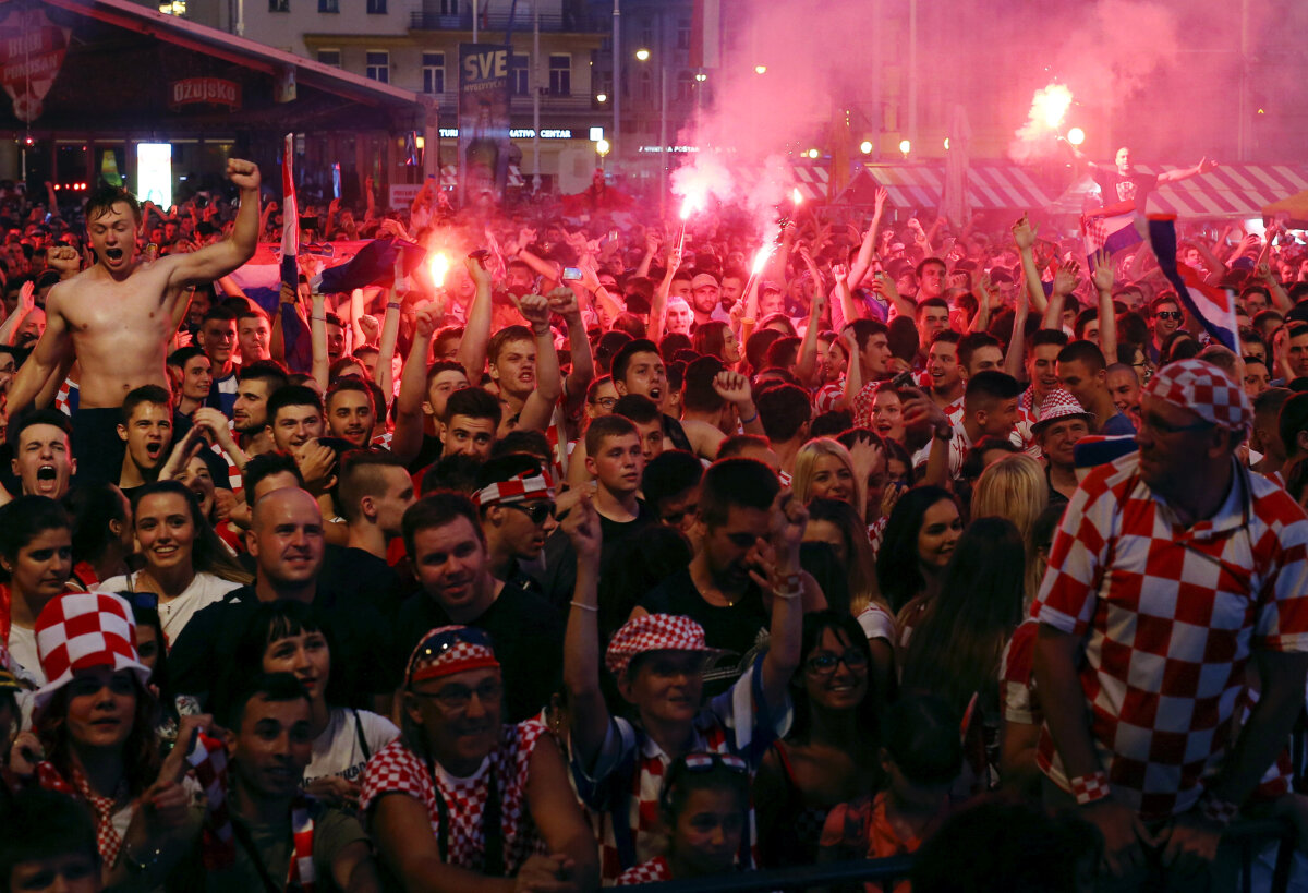 VIDEO + FOTO Nebunie la Zagreb după calificarea Croației în "sferturile" Mondialului! 