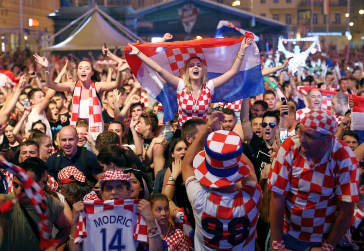 VIDEO + FOTO Nebunie la Zagreb după calificarea Croației în "sferturile" Mondialului! 