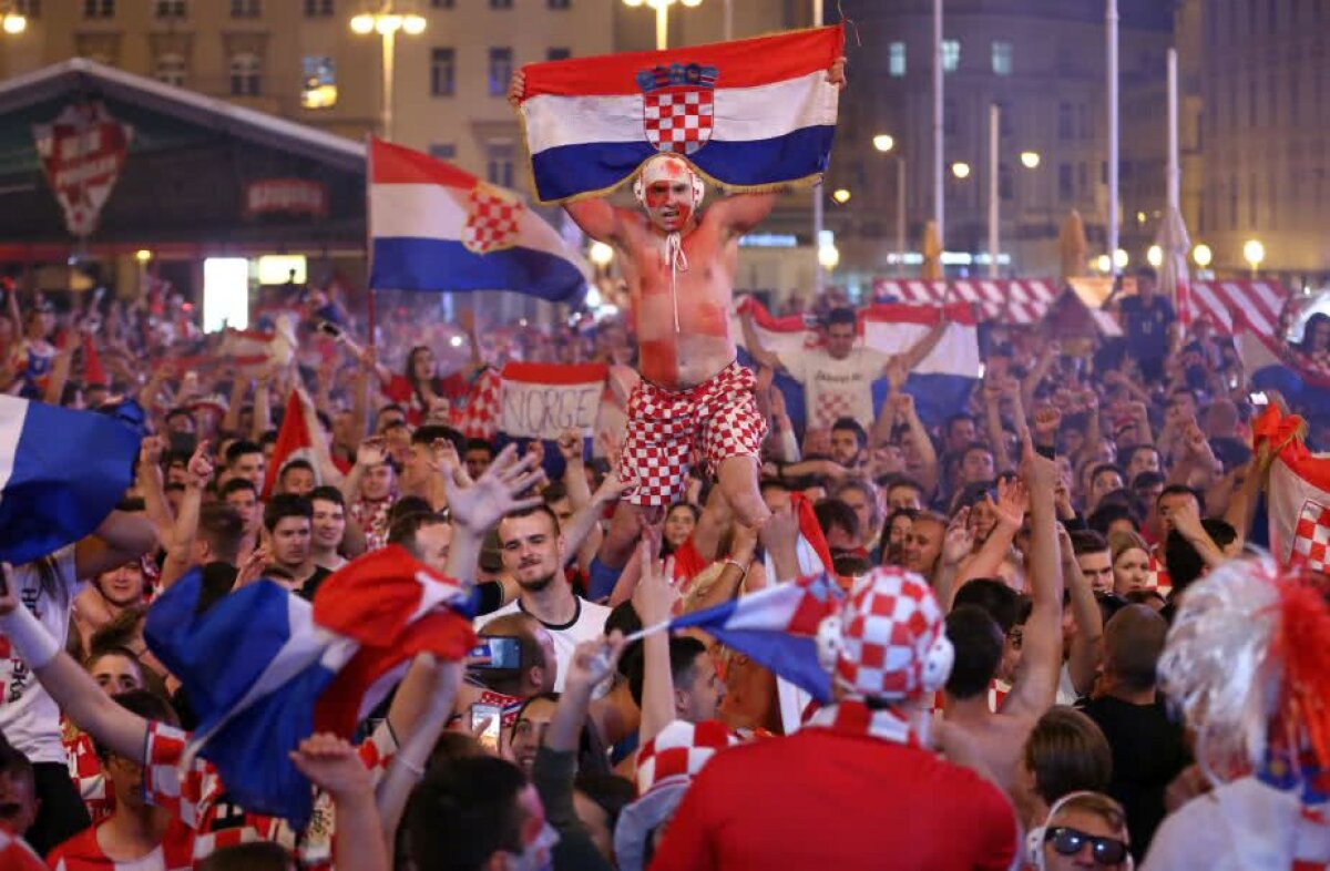 VIDEO + FOTO Nebunie la Zagreb după calificarea Croației în "sferturile" Mondialului! 