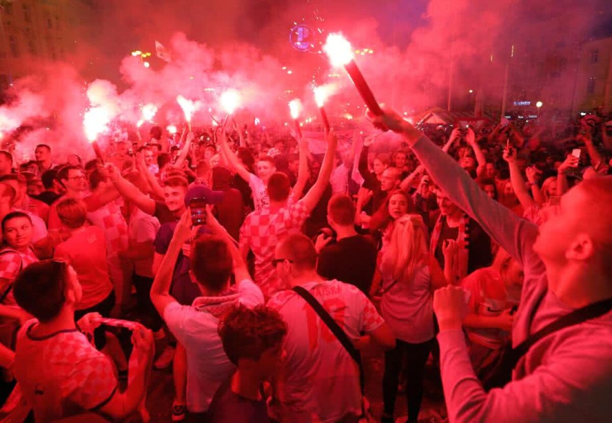 VIDEO + FOTO Nebunie la Zagreb după calificarea Croației în "sferturile" Mondialului! 