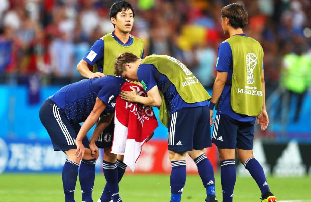 GALERIE FOTO Imagini emoționante pe stadionul din Rostov » Japonezii, DĂRÂMAȚI de durere după eșecul dramatic cu Belgia. Gestul fanilor de la final a impresionat