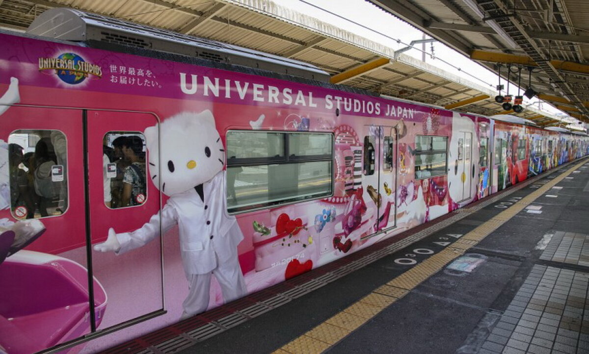GALERIE FOTO Trenul "Hello Kitty", introdus pe liniile ferate din Japonia