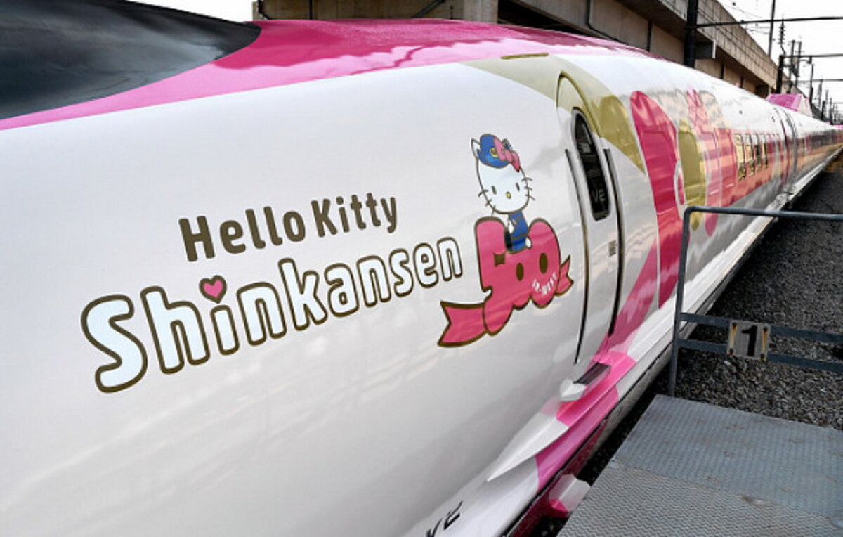 GALERIE FOTO Trenul "Hello Kitty", introdus pe liniile ferate din Japonia