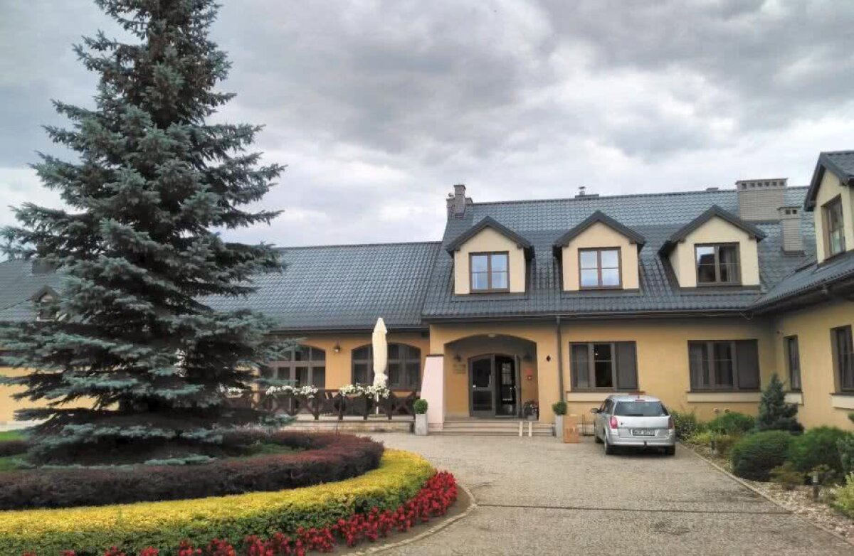 Corespondență GSP »  FOTO Un cantonament pitoresc » Viitorul lui Hagi se pregătește într-unul dintre cele mai spectaculoase locuri din Polonia rurală