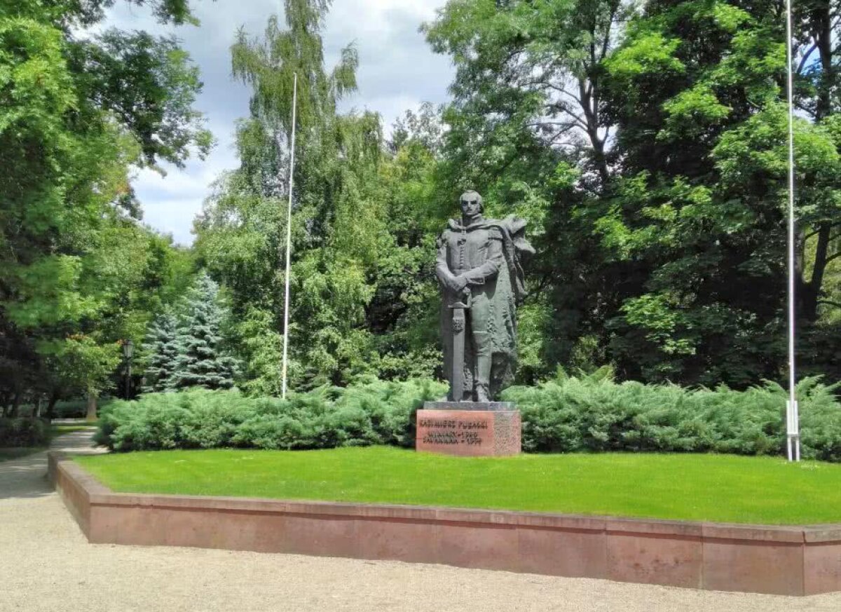 Corespondență GSP »  FOTO Un cantonament pitoresc » Viitorul lui Hagi se pregătește într-unul dintre cele mai spectaculoase locuri din Polonia rurală